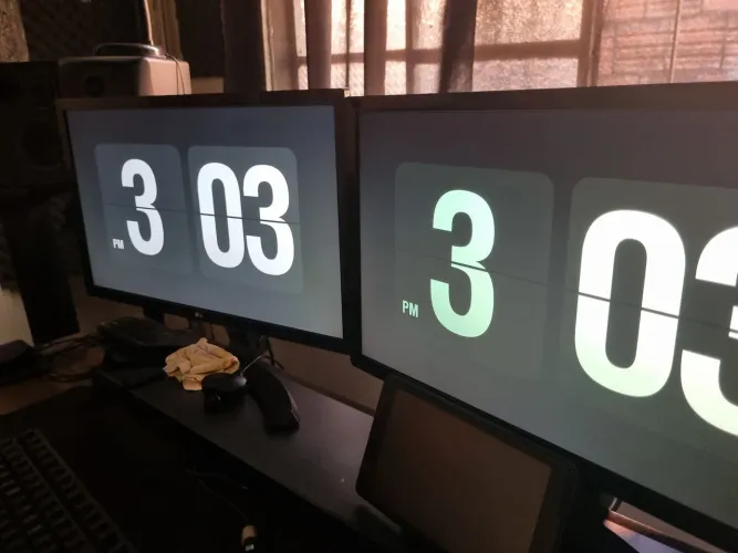 Par monitor LG IPS 21,5