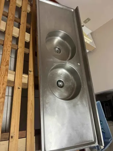 ?Pia de Inox com 160cm Duas Cubas - Usada
