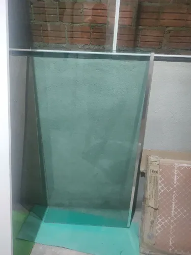 Vendo janela de vidro usada