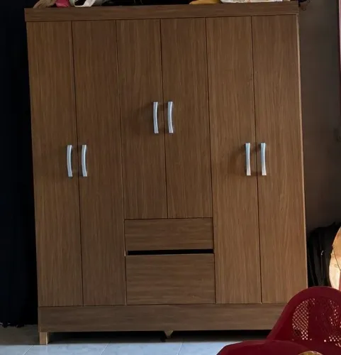Vendo guarda roupa 6 portas