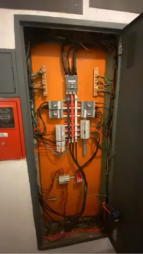 Serviços de elétrica é pequenos reparos