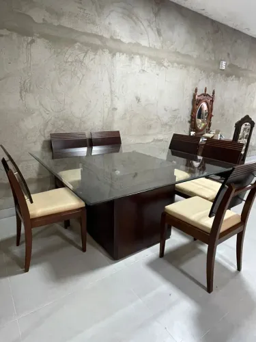 Mesa com 8 cadeiras 