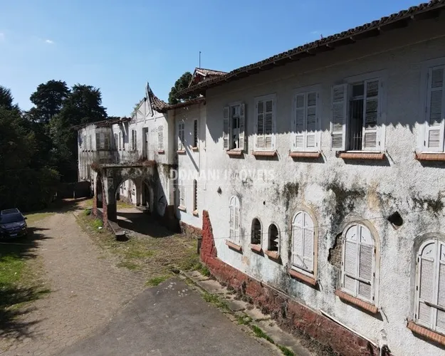 Prédio Comercial à Venda na Região da Abernéssia - Campos do Jordão/SP