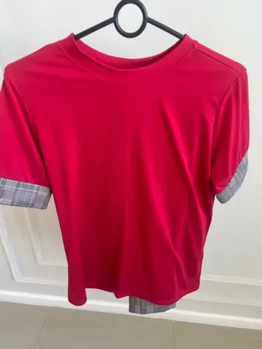Conjunto em malha vermelho estilo AEROLOOK