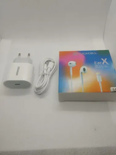 CARREGADOR DE IPHONE + FONE POR 50 REAIS.