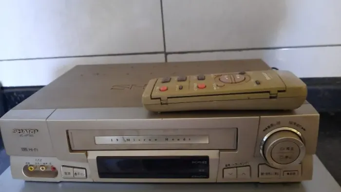 Video Cassete Sharp vc hf 76s 18 micro cabeças lê vhf normal e super v com controle funcio