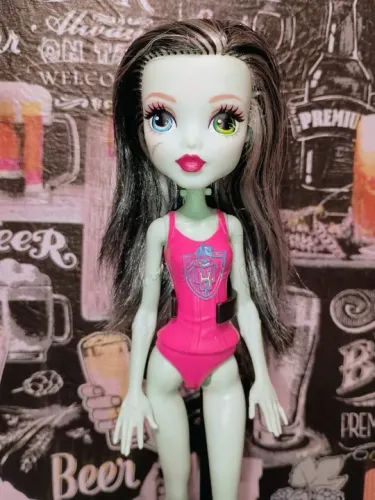Barbie Collector - Boneca Monster High Frankie bem Novinha de Coleção.