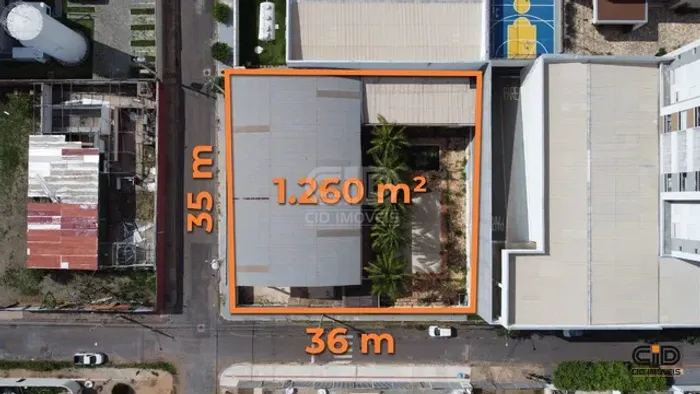 Imóvel com mais de 900 m² construídos, próximo a Av. Miguel Sutil