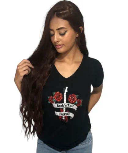 Camiseta t-shirt rock bordada em pedrarias