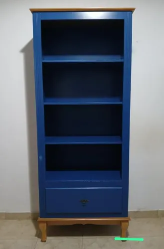 Estante vintage de madeira com gaveteiro