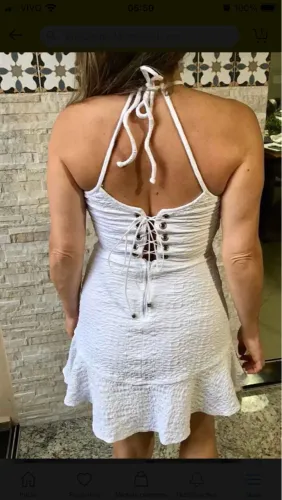 Vestido branco com amarração nas costas