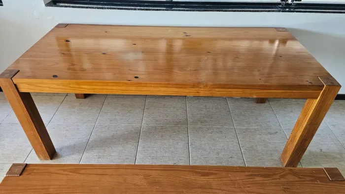 Mesa de madeira 2,00 M X 90 CM com 2 bancos de 3 lugares e 2 cadeiras (conjunto)