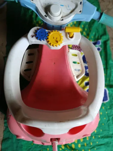 Triciclo Infantil Rosa com Atividades