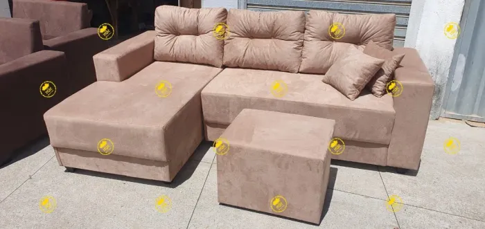 Sofá de canto com puff