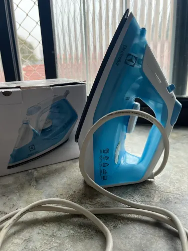 Ferro a vapor Electrolux