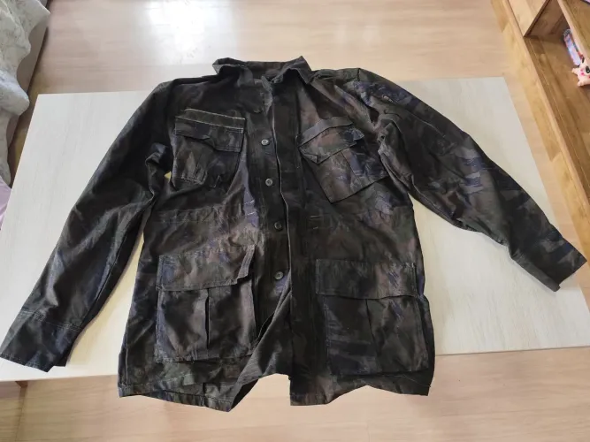 Jaqueta e calça camuflada Verde 
