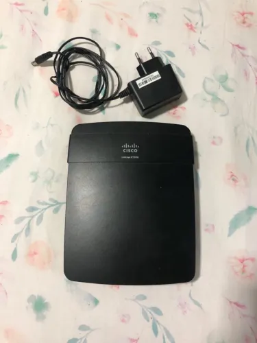 Roteador Cisco Linksys E1200 com Fonte