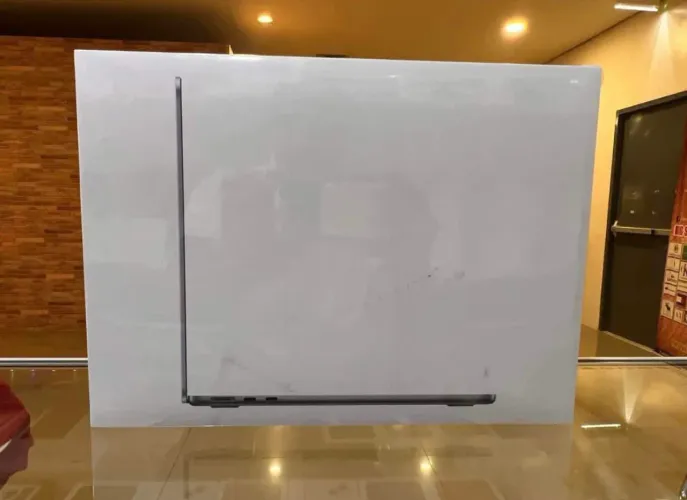 Macbook Air 13.6 M4 2025