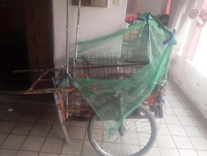 Vendo um Carrinho de reciclagem