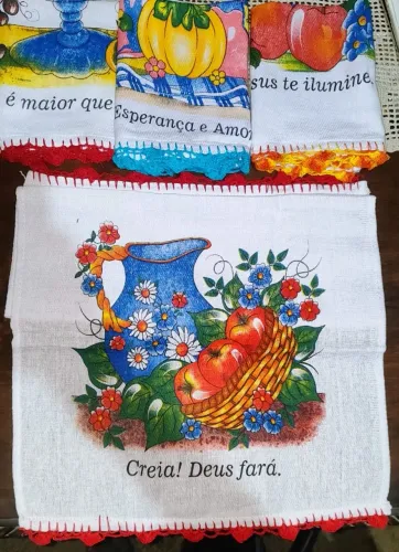 Belos Panos de Prato com borda em Crochê