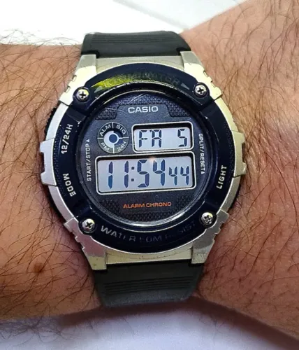Relógio Casio Illuminator   W-216H 