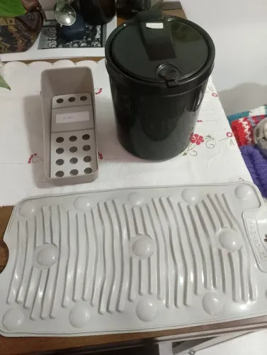 ESFREGADOR DE ROUPA, BALDINHO E PORTA SABÃO