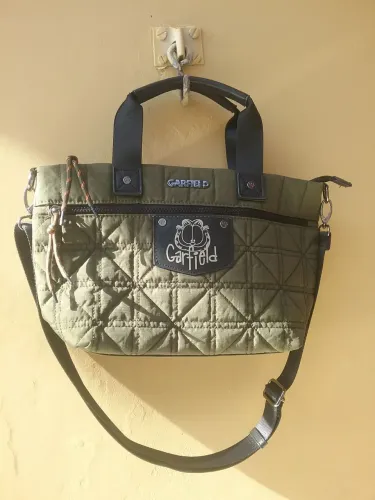 Bolsa Garfield Verde com Alça Transversal
