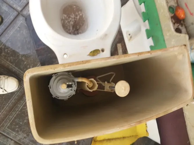 vaso acoplado usado apenas sujo sem a tampa.90 reais