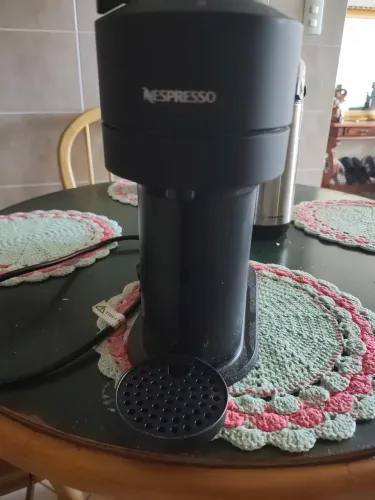 Cafeteira Máquina de café NESPRESSO VERTUO