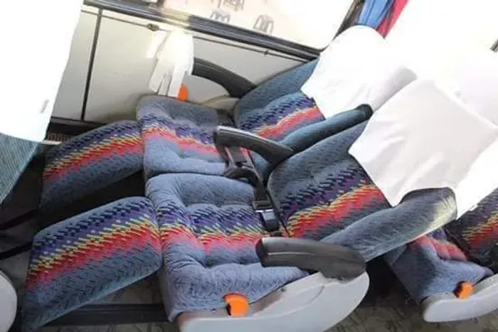 Jogo de cadeiras de ônibus 