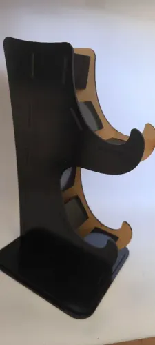 Suporte para controles de vídeo games e headphone