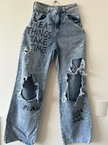 Calça Jeans Sawary Destroyed com frases