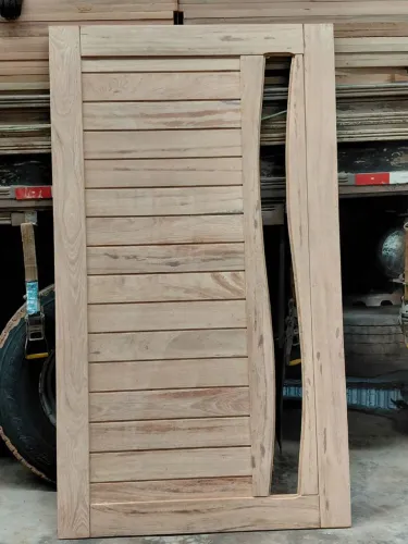 PORTA PIVOTANTE COM PORTAL