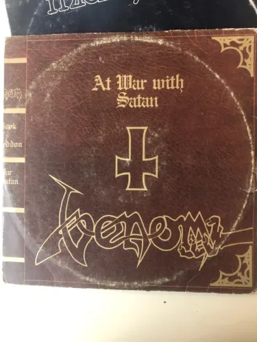 DISCO DE VINIL VENOM - AT MAR WITH SATAN INTERPRETE VENOM (1986) [USADO