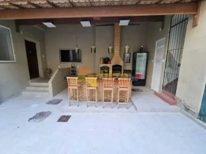Casa de Vila : Sobrado / Residencial / Rio Comprido