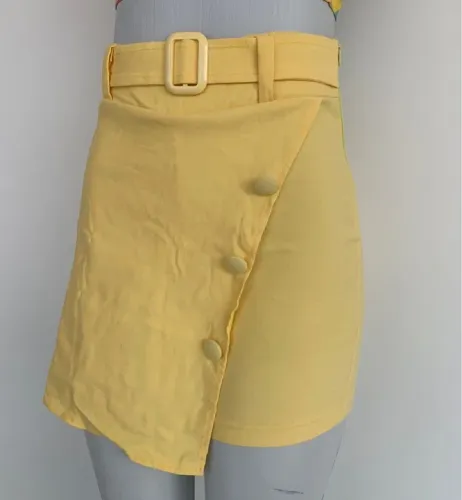Short saia amarelo