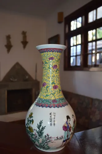 Vaso em porcelana chinesa 
