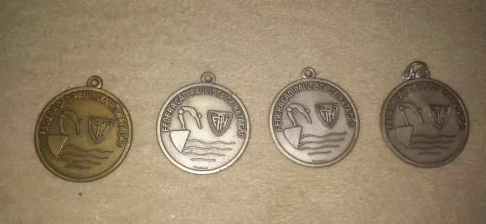 04 medalhas antigas da federação de natação Paulista - tenis clube Campinas 