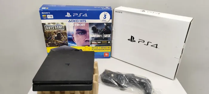 Play station 4 Slim CUH2214B