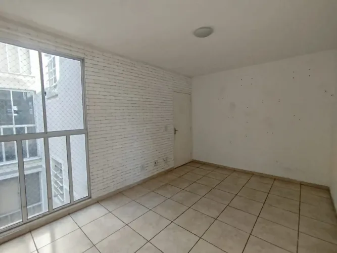 Apartamento de 2 quartos com portaria para alugar no bairro Serrano!