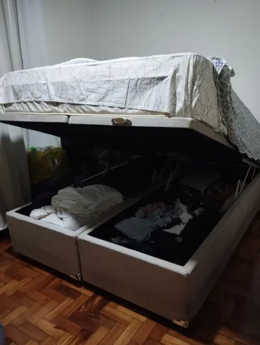 1Cama box baú Queen + colchão