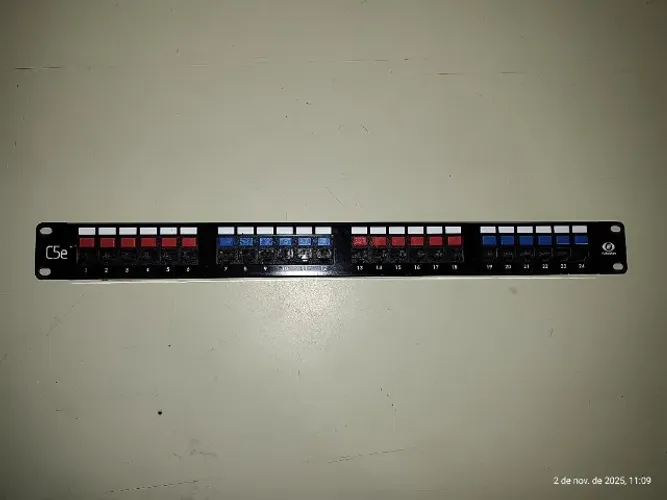 PATCH PANEL 24 PORTAS RJ45 CAT5e Azul/Vermelho - Furukawa