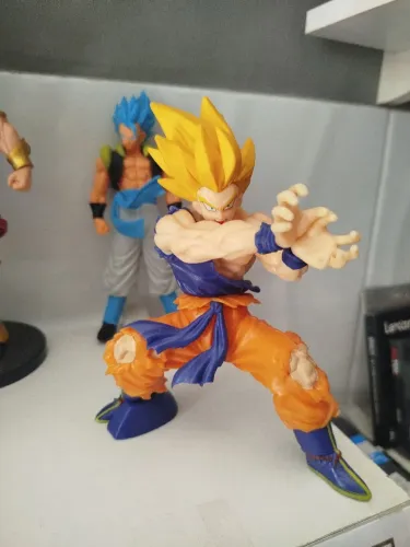 Estátua Goku Super Saiyajin - Colecionável Dragon Ball Z