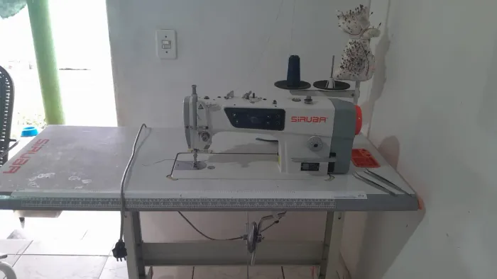 MAQUINA RETA INSDUSTRIAL SIRUBA (NOVA USADA DUAS VEZES)