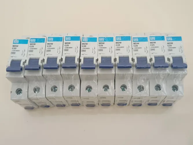Kit com 10 Disjuntores Weg 25 A