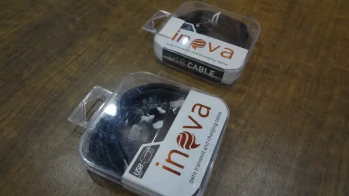 Cabo USB 2 em 1 Micro USB e Lightning Iphone novo Inova