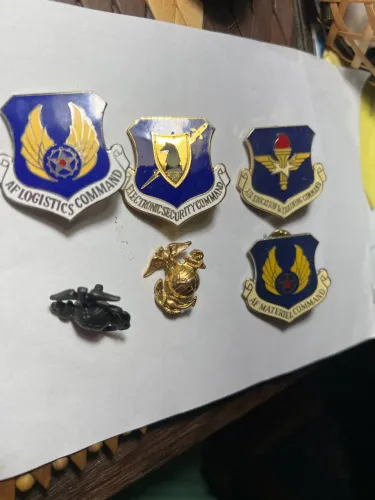 Broches us forces originais