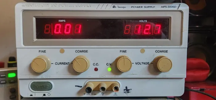 Fonte precisão ajustavel 0 a 30 Volts, Minipa.