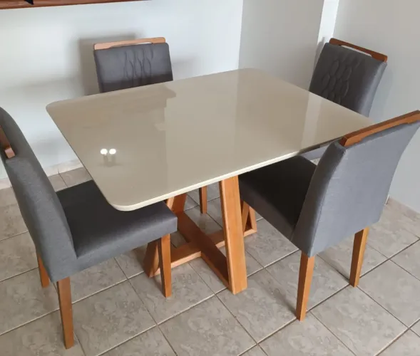 Mesa de Madeira Maciça Nova