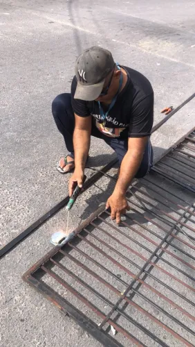 Soldador disponível a orçamento faz tudo reforma tudo